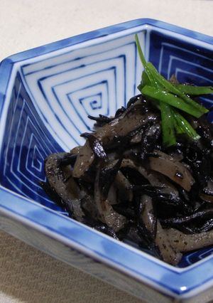 A picture of Macrobiotic Simmered Hijiki Seaweed and Konnyaku.