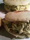 Chicken sandwich with avocado (Arepa/Renia Pepiada)