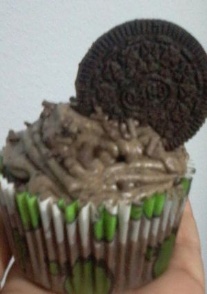 A picture of Cream cheese oreo frosting.