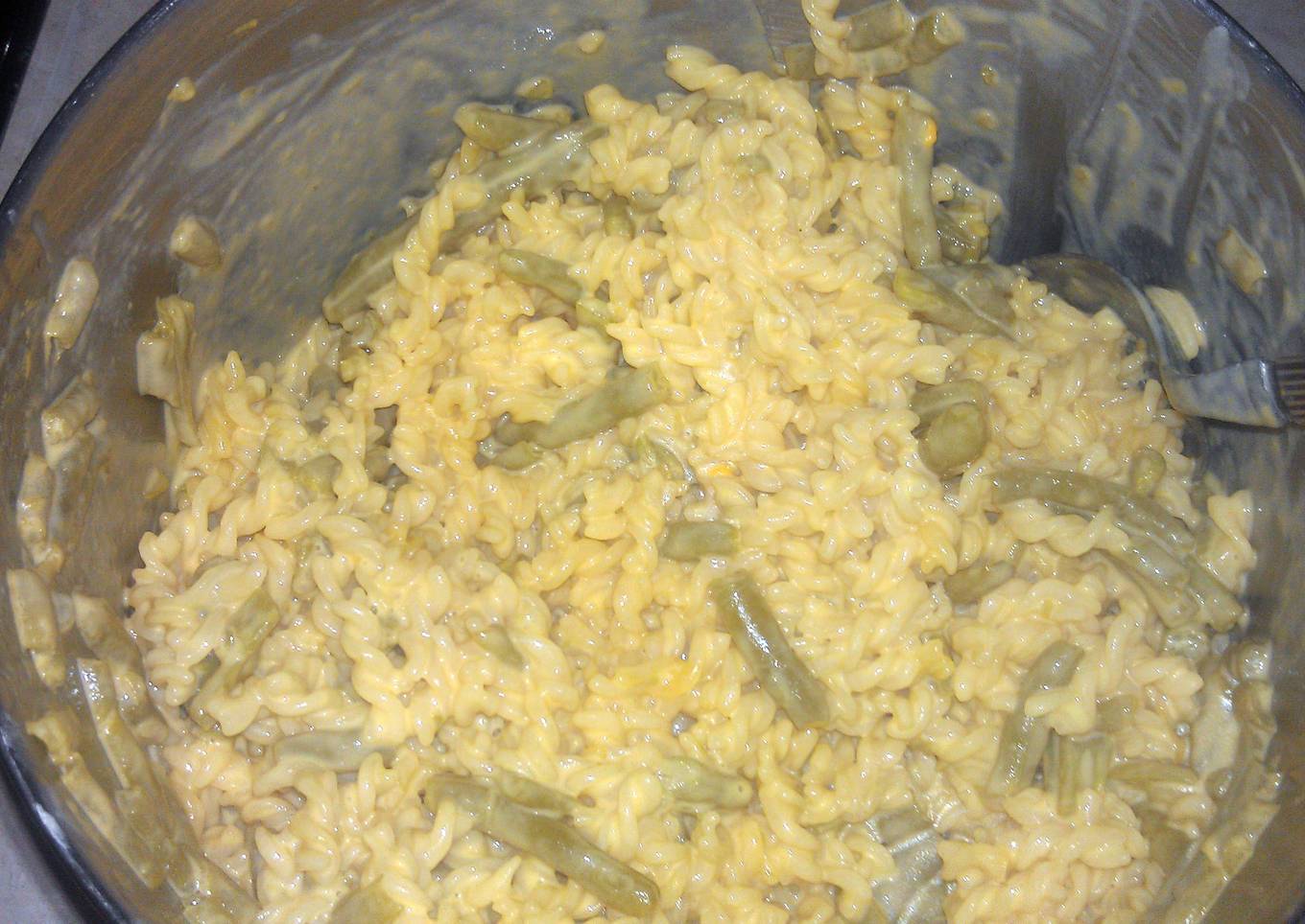 Mac n cheese with green beans