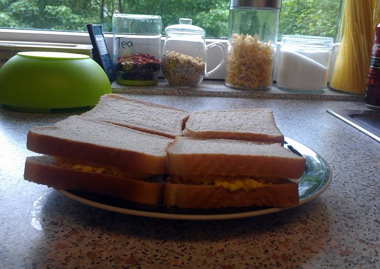 Easy Way to Make Delicious Simple Egg Salad Sandwitch