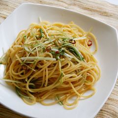 A picture of Jako (Semi-Dried Baby Sardines) and Mizuna Pasta.