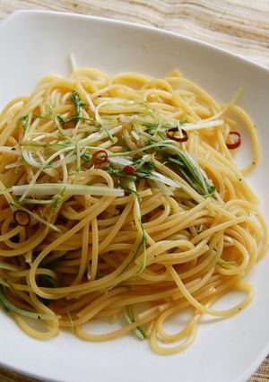 A picture of Jako (Semi-Dried Baby Sardines) and Mizuna Pasta.