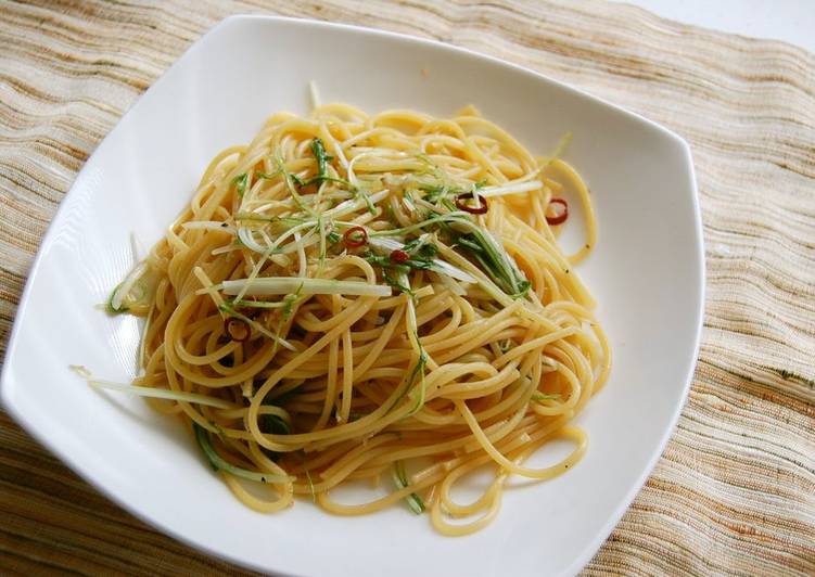 Jako (Semi-Dried Baby Sardines) and Mizuna Pasta