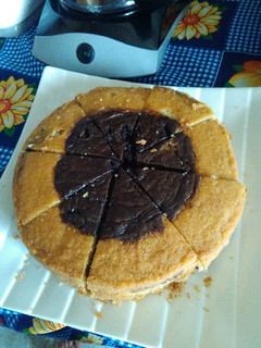 Una foto de Torta marmoleada 🍰🍶