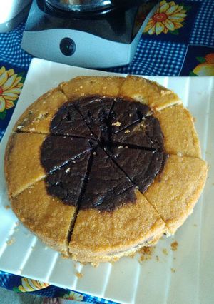 Una foto de Torta marmoleada 🍰🍶