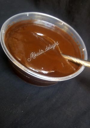Homemade chocolate syrup ainihin hoton girkin