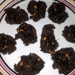 A picture of chocolate peanut butter oatmeal cookies.