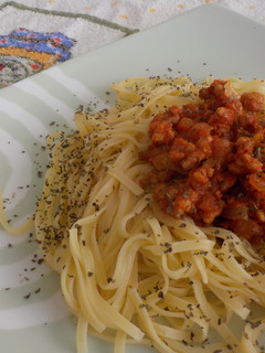 Una foto de Fettuccine a nido con salsa de carne picada