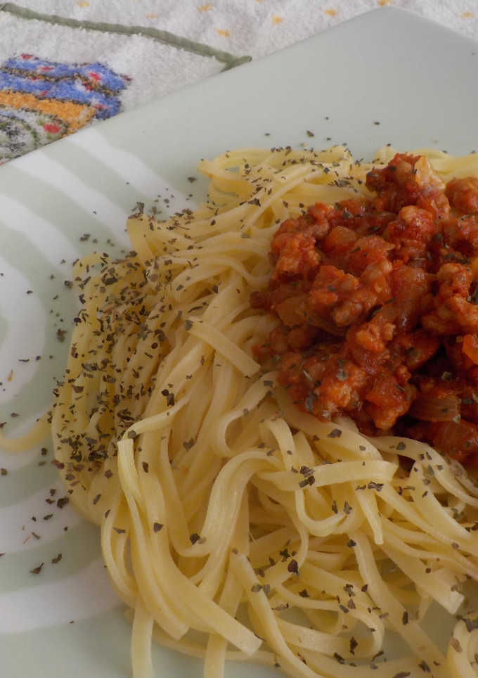 Una foto de Fettuccine a nido con salsa de carne picada