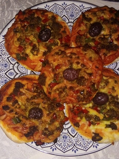 Una foto de Mini pizzas de carne picada