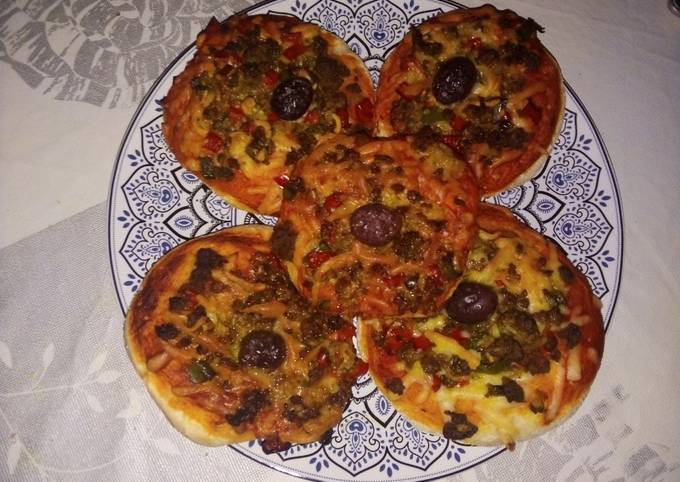 Mini pizzas de carne picada