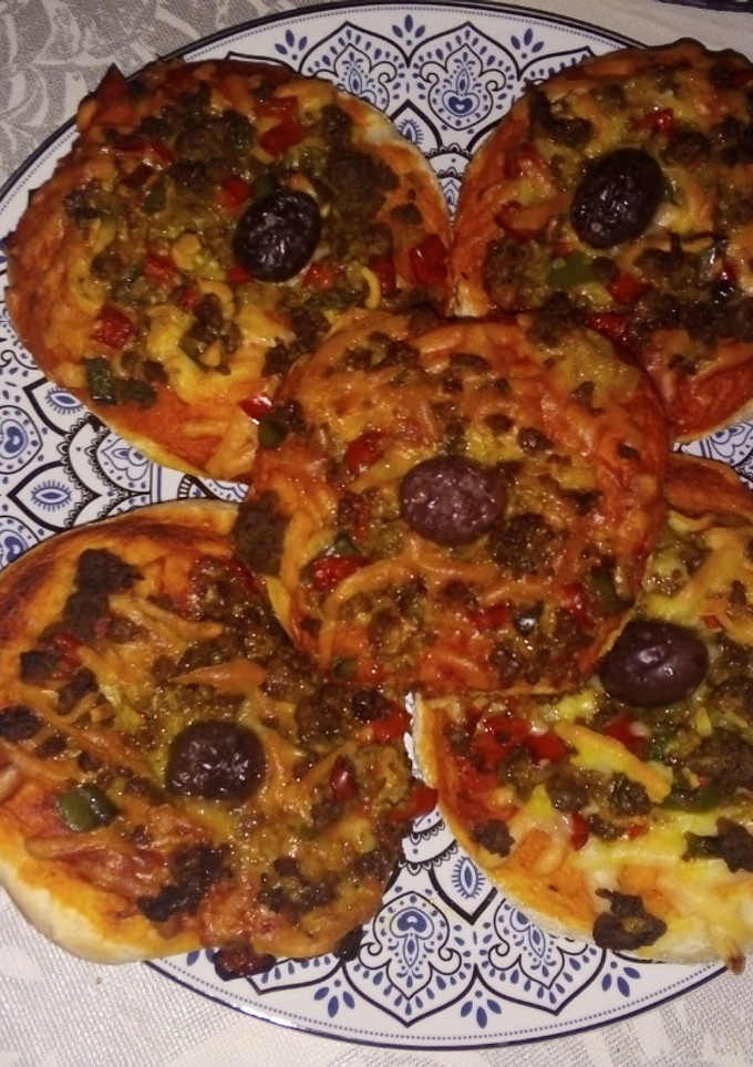 Una foto de Mini pizzas de carne picada