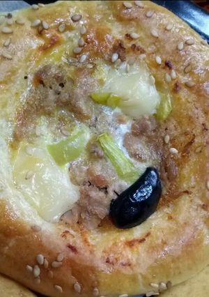 صورة لوصفة فطائر سهلة بحشوةالطون(التونة)والجبن