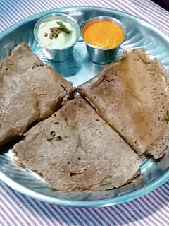 கேழ்வரகு தோசை /வலு தோசை (Kelvaragu dosai recipe in tamil) செய்முறை முக்கிய புகைப்படம்