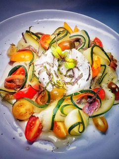 Una foto de Increible mozzarella bañada en aceite de peperoncino