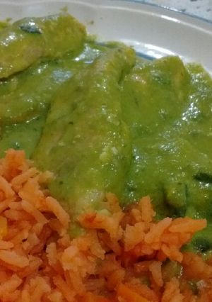Una foto de Pollo en crema de acelgas