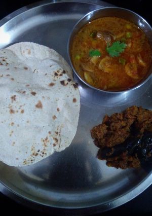 A picture of Stuffed Eggplant and Peas & Mushroom with Chapati.