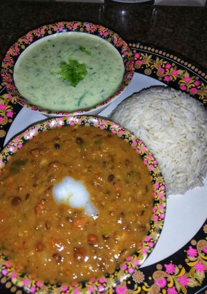 A picture of Black chana.