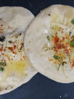ચીઝ બટર નાન (Cheese Butter Naan Recipe In Gujarati) રેસીપી મુખ્ય ફોટો