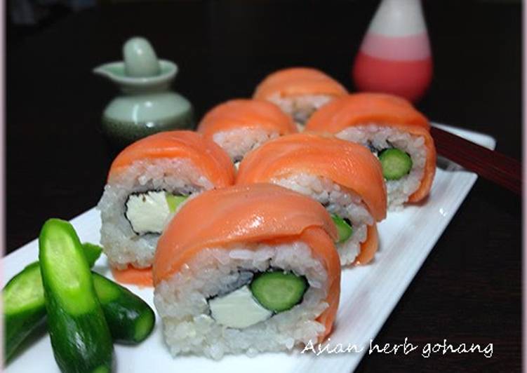 Avocado Salmon Philadelphia Rolls