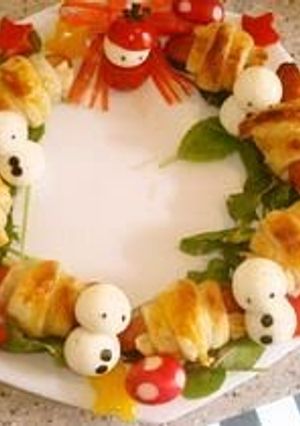 A picture of Christmas Frankfurter Sausage Pie Wreath.
