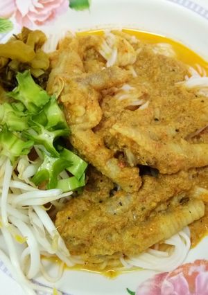 รูปของ ขนมจีนน้ำยาใต้ใส่ขาไก่