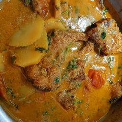 A picture of Fish in mustard gravy.