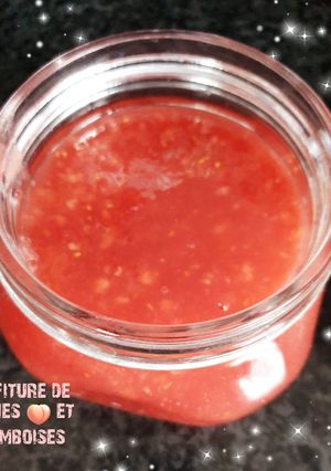 Une photo de Confitures de pêches 🍑 et framboises 😋 #septembre