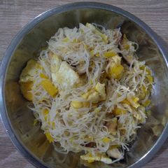 A picture of 金瓜炒米粉 Fried Rice Vermicelli with Pumpkin.