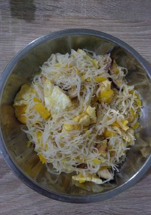 A picture of 金瓜炒米粉 Fried Rice Vermicelli with Pumpkin.