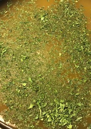 Une photo de Soupe moulinée de carottes tomates et champignons au persil