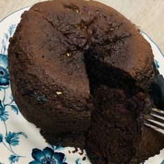 A picture of Airfryer chocolate chips cake.