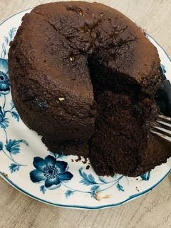 A picture of Airfryer chocolate chips cake.