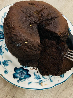 A picture of Airfryer chocolate chips cake.