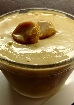 Una foto de Crema helada de banana con dulce de leche
