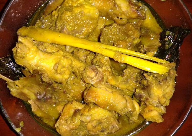 Ayam/tulangan ayam masak kuning