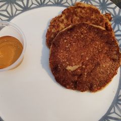 A picture of 2 ingredients pancake.