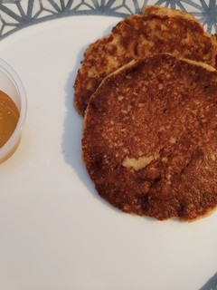 A picture of 2 ingredients pancake.