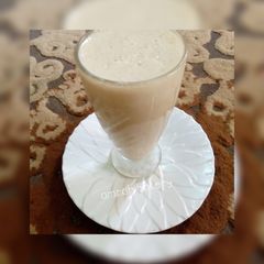 A picture of Banana smoothie.