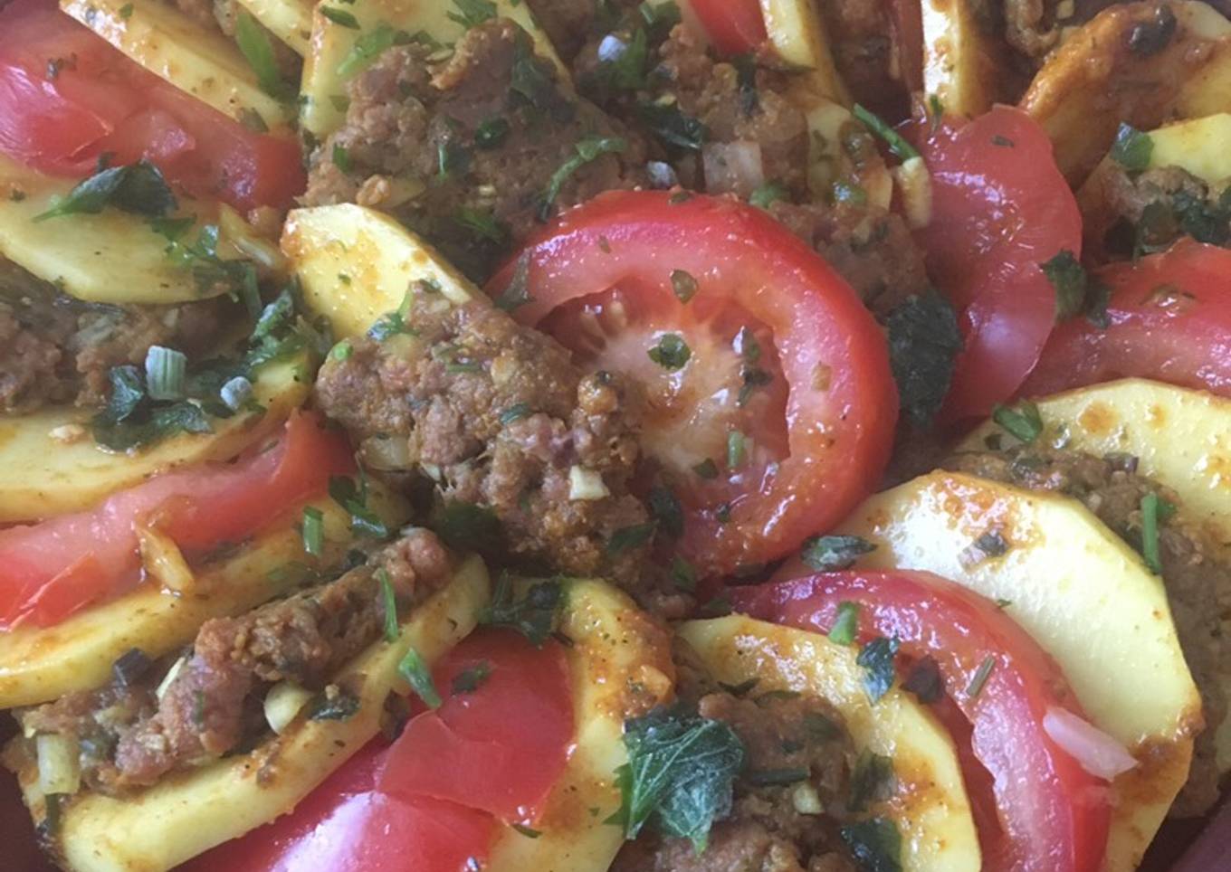 Tajine de pommes de terre et viande hachée