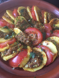 Une photo de Tajine de pommes de terre et viande hachée