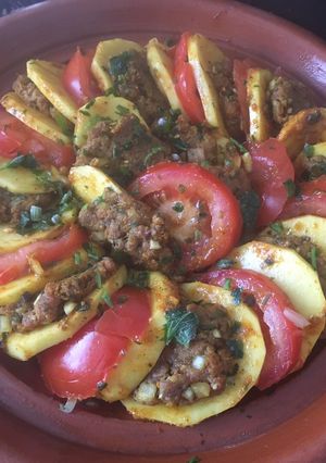 Une photo de Tajine de pommes de terre et viande hachée
