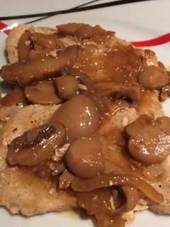 Una foto de Filetes de lomo con champiñones