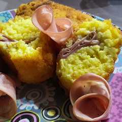 A picture of Arancini besciamella granella di pistacchio e mortadella.