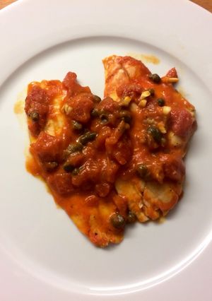 Foto di Platessa con polpa di pomodoro e capperi