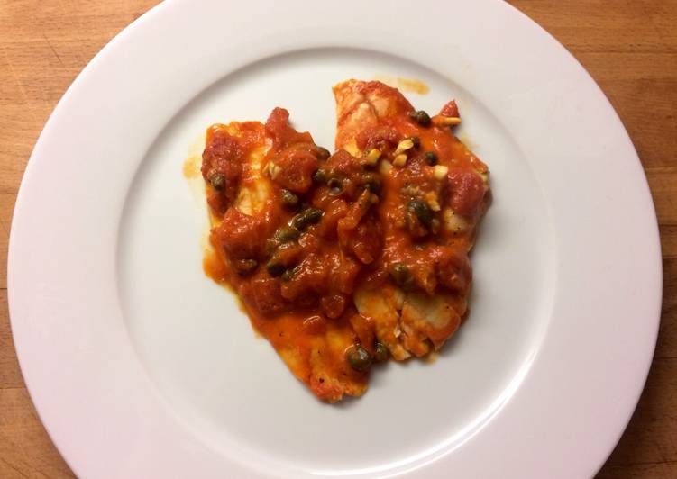 Platessa con polpa di pomodoro e capperi
