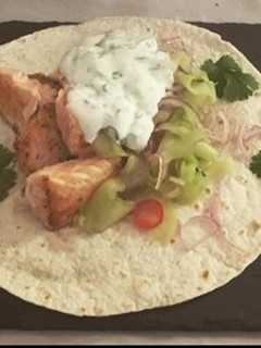 Foto de Wraps de salmão com molho de iogurte