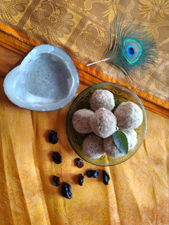 सुंठवडा लाडू (sunthavda ladoo recipe in marathi) रेसिपी चे मुख्य फोटो