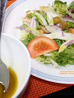 Una foto de Vinagreta para ensalada con hinojo